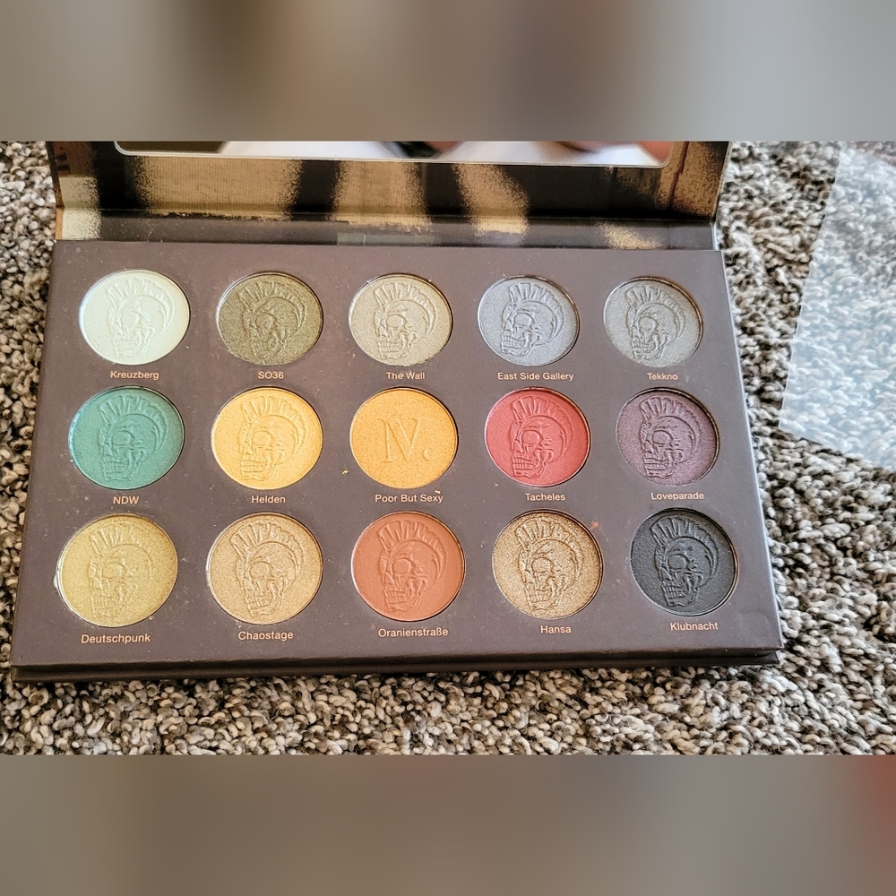 Nomad Berlin underground eyeshadow pallette